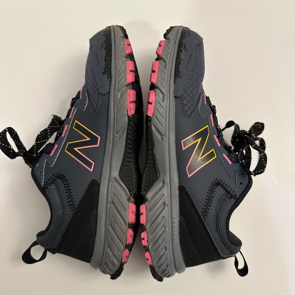 New Balance Women's 510v5 Trail Running Shoe Thunder/Pink Size 7.5 - Picture 9 of 11